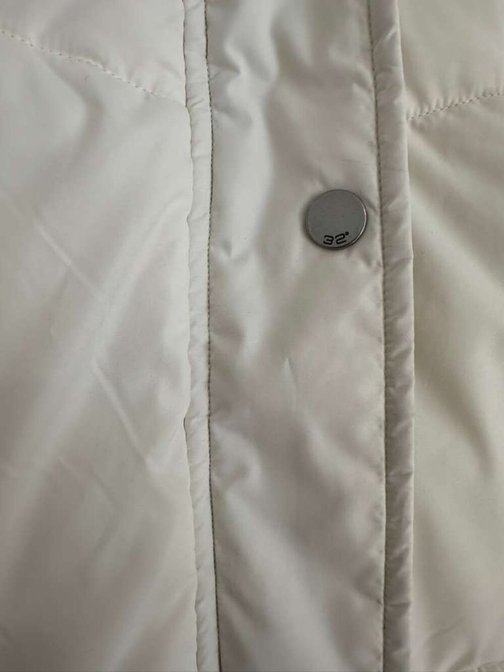 32 Degrees Women's Quilted Lightweight Jacket with Plush Lined Hood (White, XL) - Picture 3 of 4